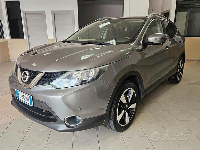 Grigio Usata 2017 Nissan Qashqai Tekna SUV | 10.499 € (Ottimo prezzo) - Immagine 1/4