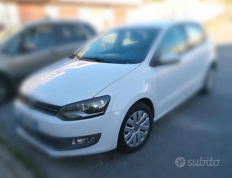 Bianco Usata 2010 VW Polo Comfortline Due volumi | 4500 € (Buon prezzo) - Immagine 1/4