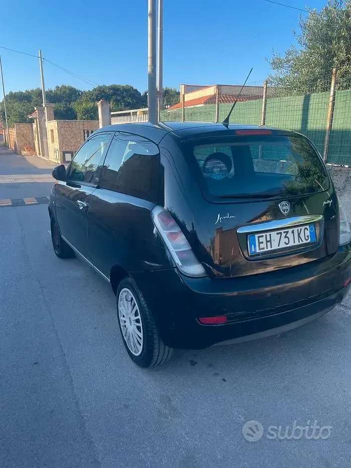 Usata Lancia Ypsilon 75 CV (55 kW) 2011 Nero Utilitaria