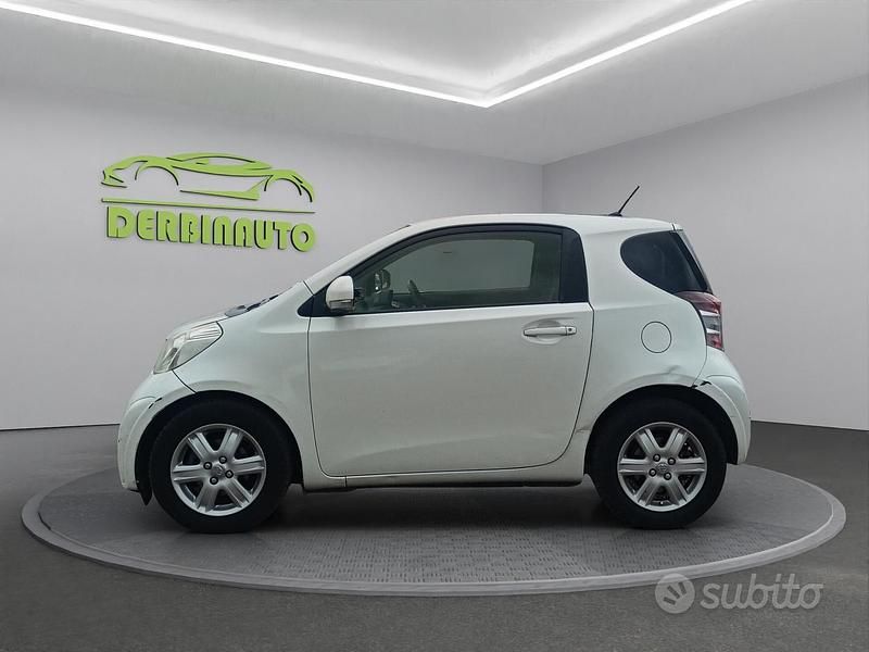 Usata Toyota iQ Lounge 67 CV (49 kW) 2013 Bianco Utilitaria