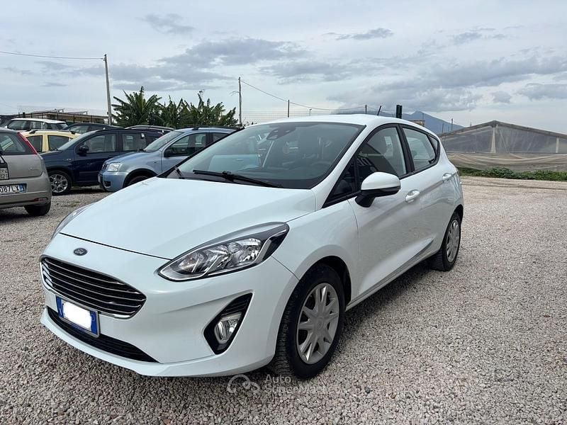Usata 2019 Ford Fiesta Tre volumi | 9500 € (Buon prezzo) - Immagine 1/4