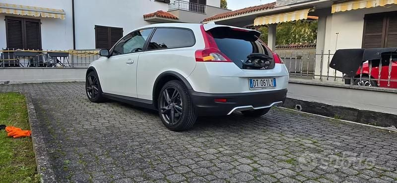 Usata Volvo C30 109 CV (80 kW) 2009 Bianco Utilitaria