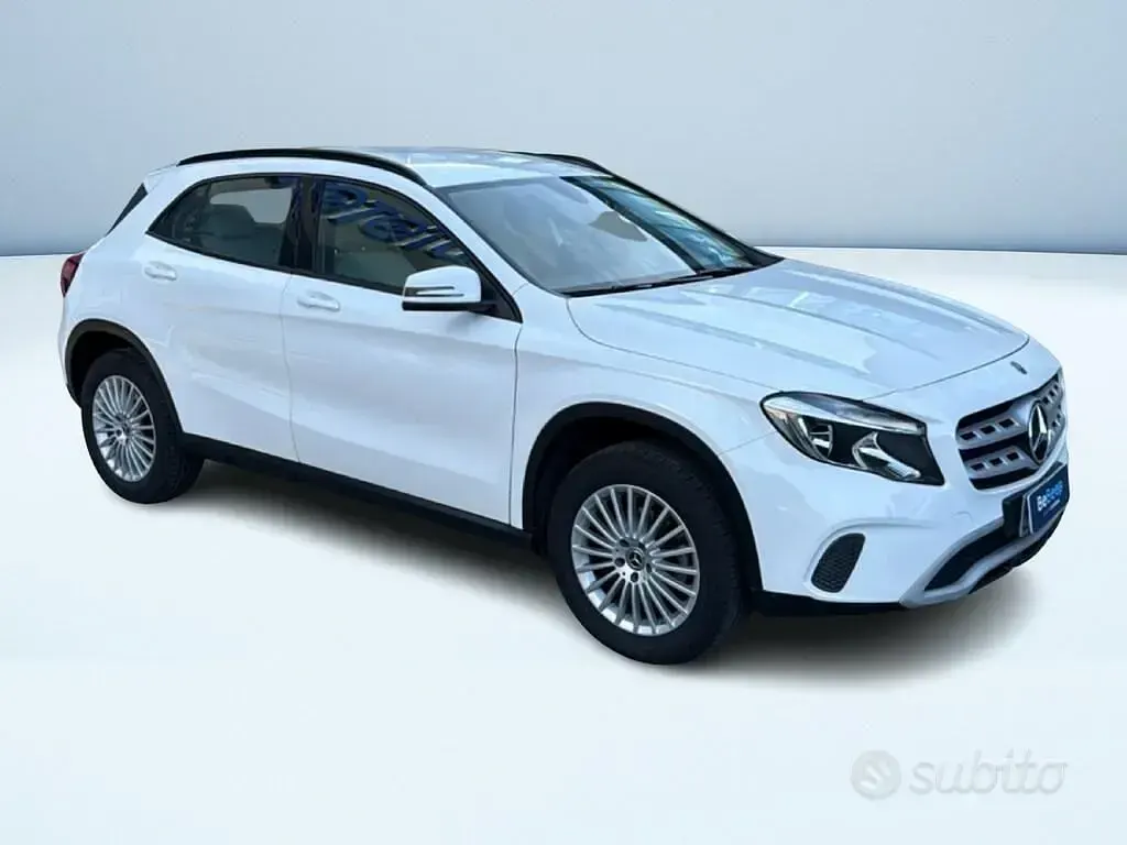 Usata Mercedes GLA180 Business 109 CV (80 kW) 2018 Bianco SUV