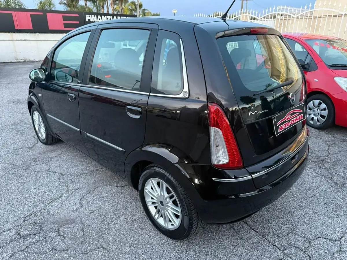 Usata Lancia Musa 95 CV (69 kW) 2012 Nero Monovolume
