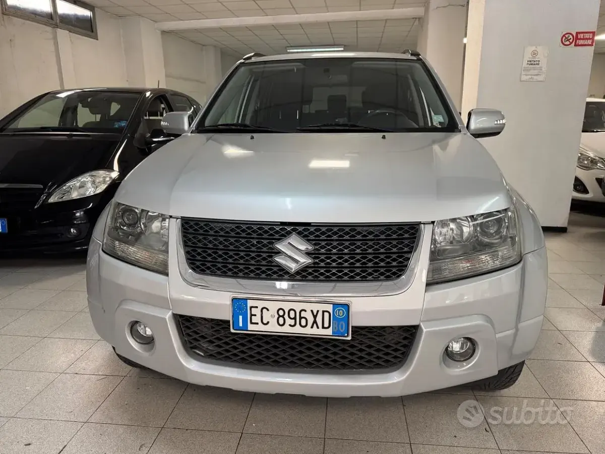 Usata Suzuki Grand Vitara 129 CV (94 kW) 2010 Grigio SUV