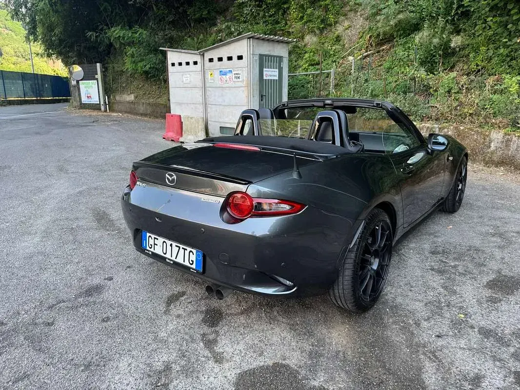 Usata Mazda MX5 Inclusive 184 CV (135 kW) 2021 Grigio Cabrio