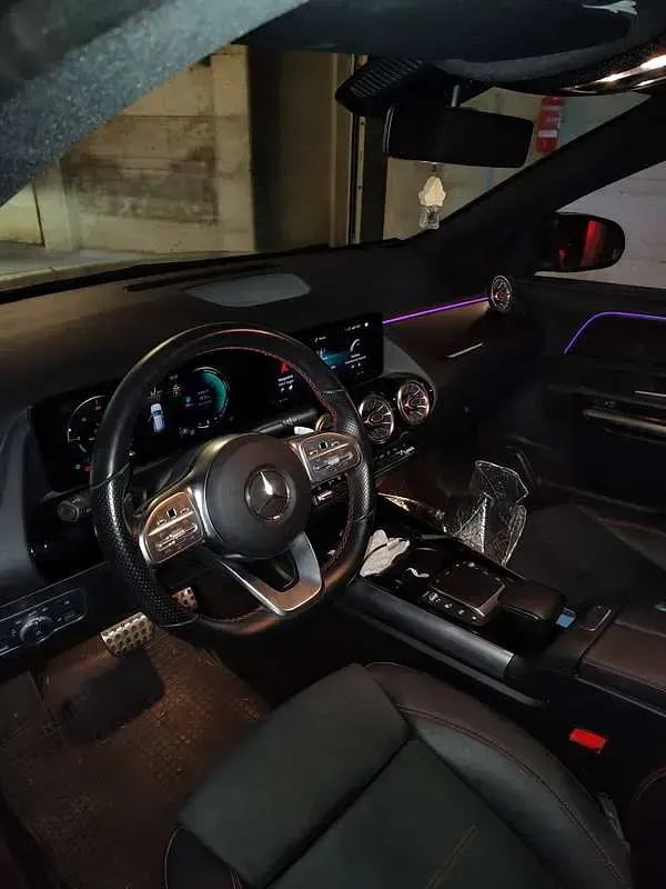 Usata Mercedes GLA180 Premium 116 CV (85 kW) 2022 Grigio SUV