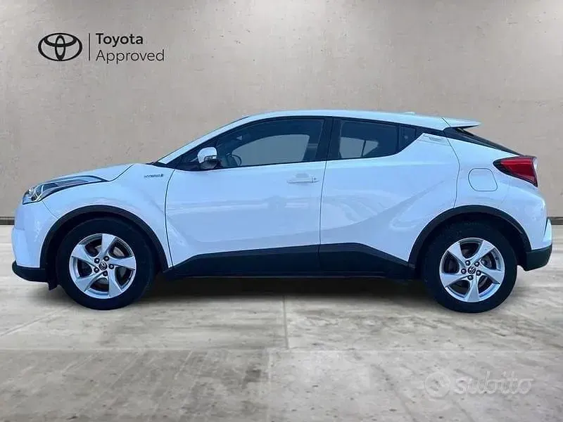 Usata Toyota C-HR Active 122 CV (89 kW) 2018 Bianco SUV
