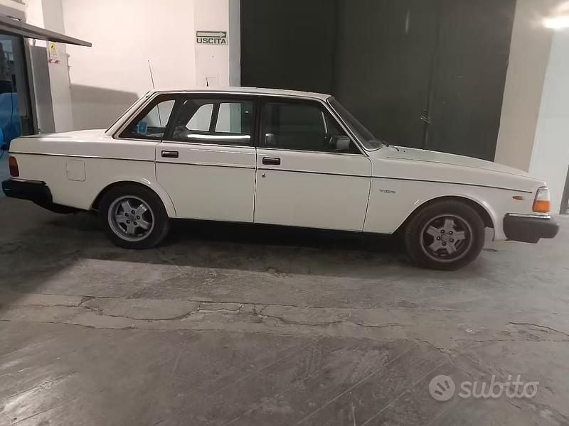 Usata Volvo 244 1981 Bianco Berlina