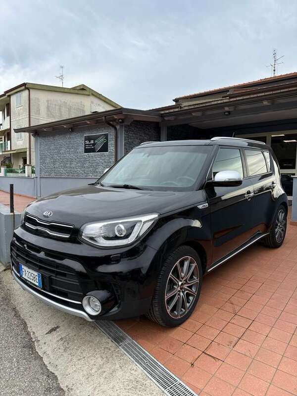 Nero Usata 2018 Kia Soul 2 SUV | 9900 € - Immagine 1/4