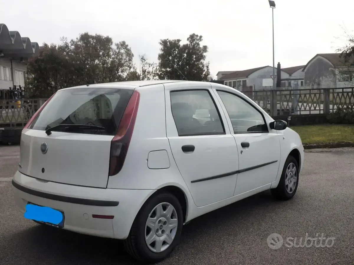 Usata Fiat Punto Classica 60 CV (44 kW) 2005 Bianco Utilitaria