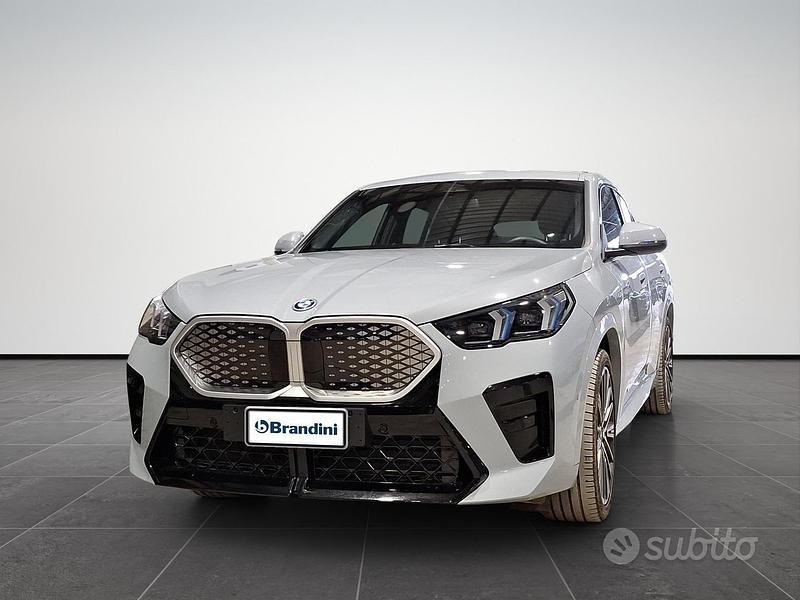 Usata BMW iX2 M Sport 150 kW (204 CV) 2025 Brooklyn grey metallic SUV