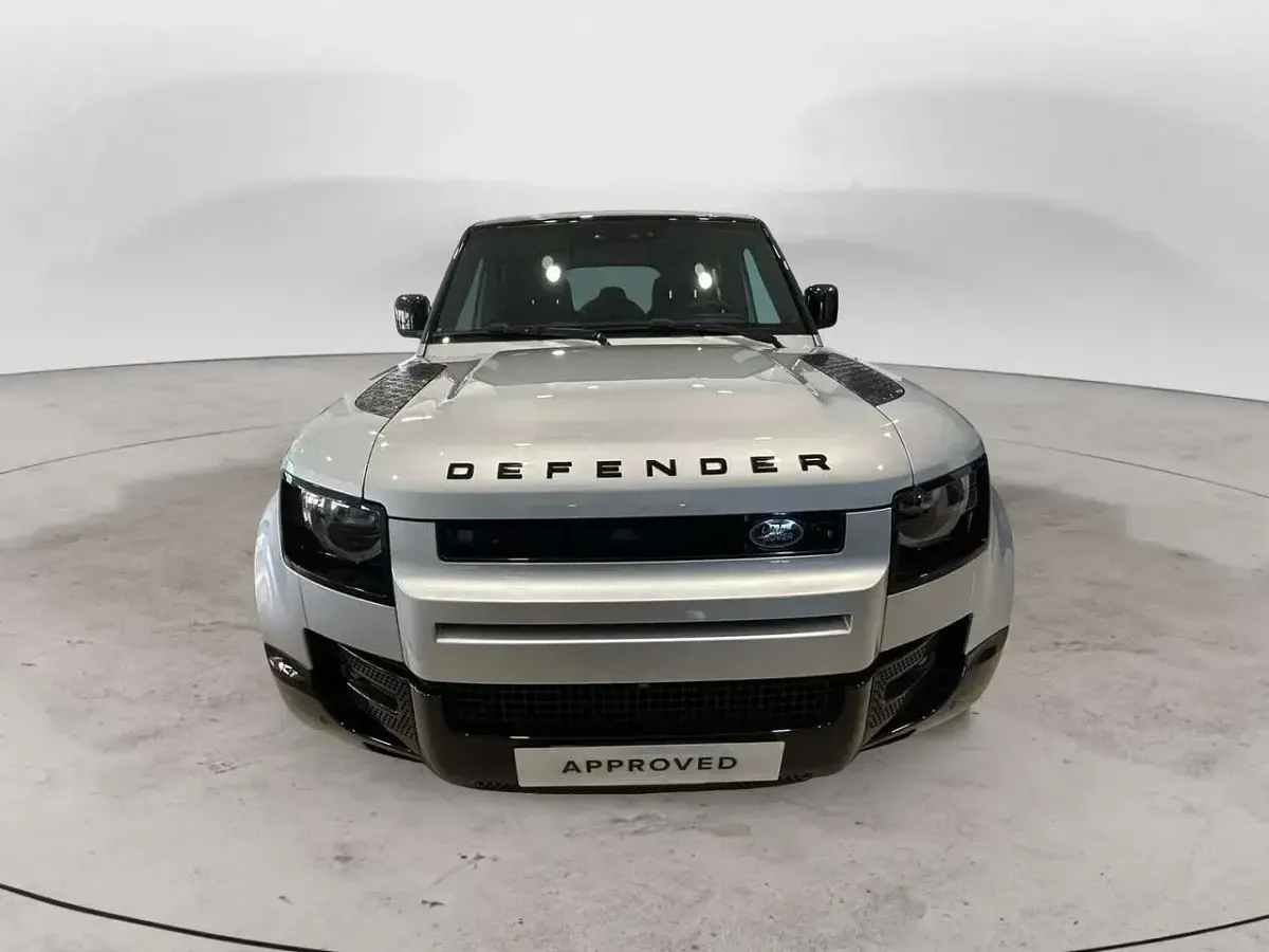 Usata Land Rover Defender SE Dynamic 200 CV (147 kW) 2023 Argento SUV