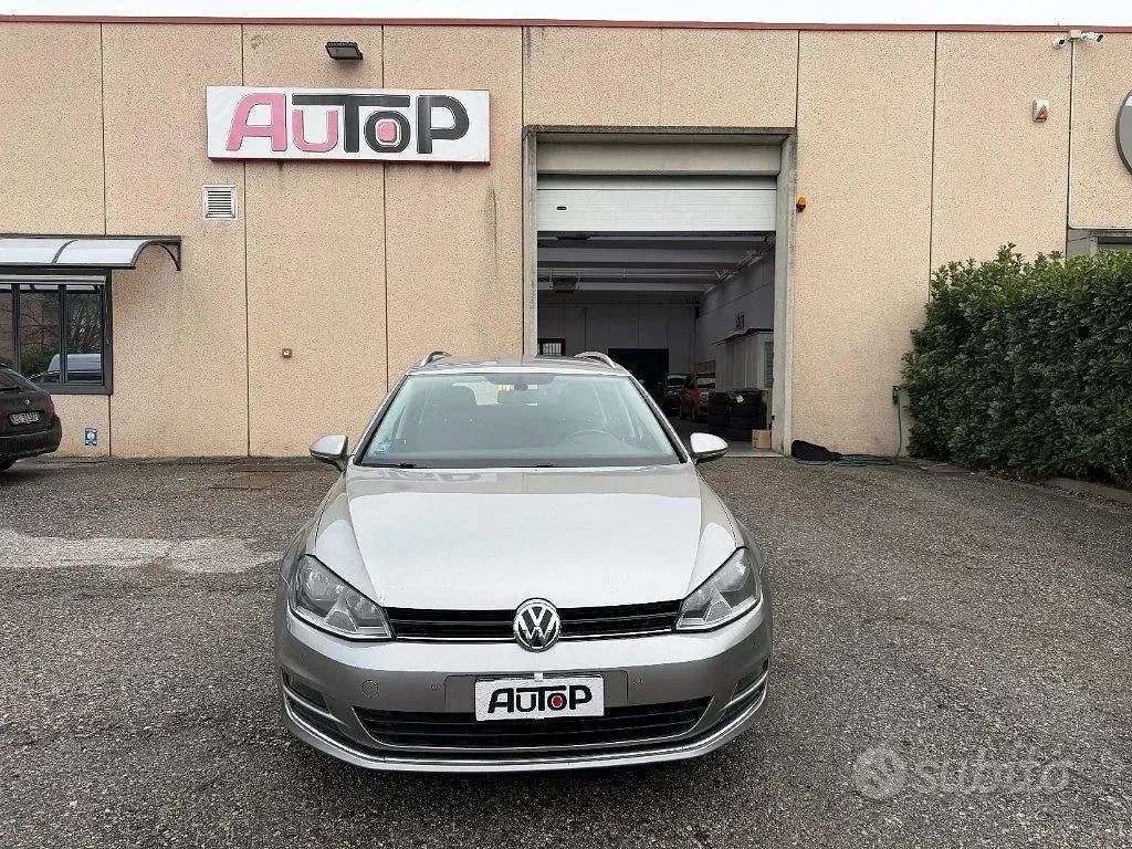 Second-hand VW Golf VII Highline 110 CP (80 kW) 2016 Gri Break