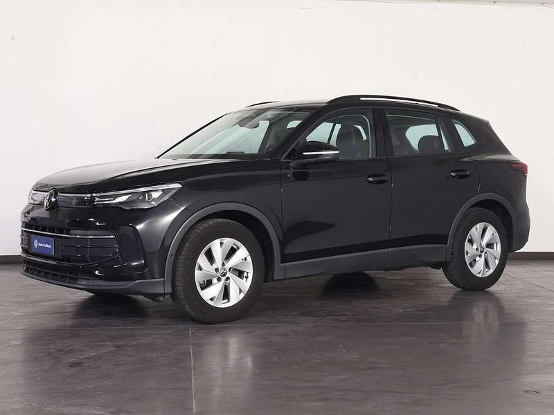 Deep black Usata 2024 VW Tiguan Life SUV | 34.900 € (Cara) - Immagine 1/4