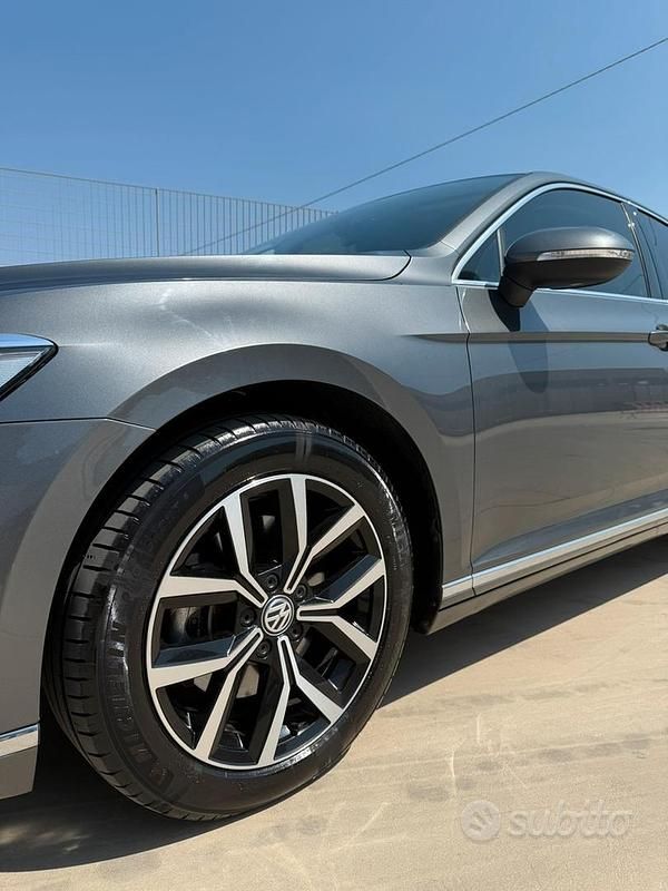 Usata VW Passat Highline 150 CV (110 kW) 2017 Grigio Berlina