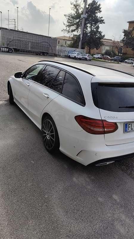 Usado Mercedes 220 AMG line 170 CV (125 kW) 2017 Blanco Familiar