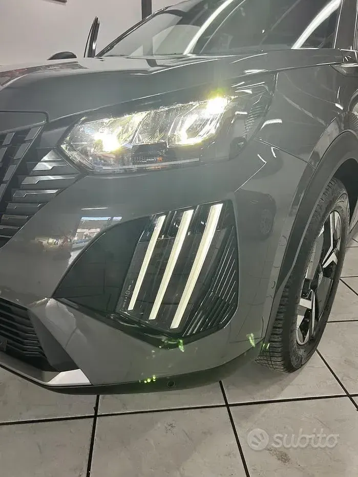 Usata Peugeot 2008 Active 101 CV (74 kW) 2024 Grigio SUV