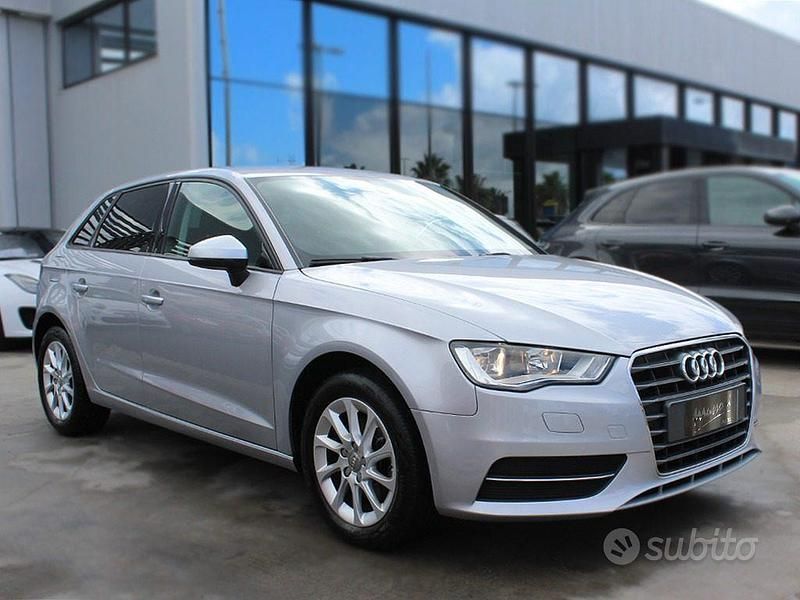 Argento Usata 2015 Audi A3 Business Due volumi | 11.190 € (Buon prezzo) - Immagine 1/4