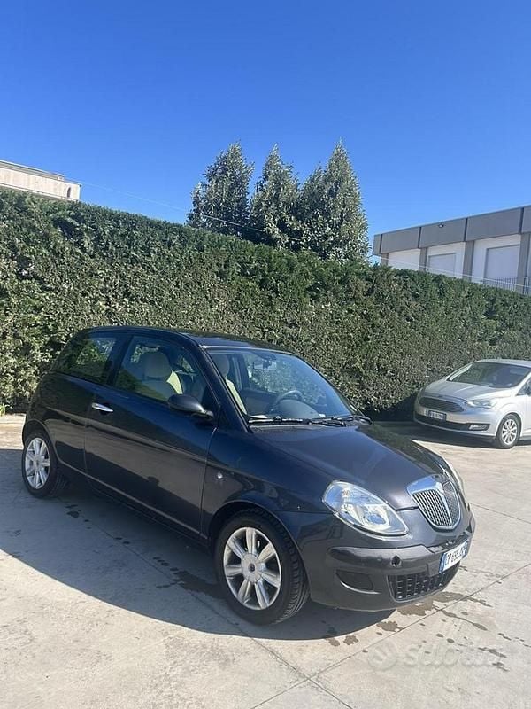 Usata Lancia Ypsilon 70 CV (51 kW) 2004 Nero Utilitaria