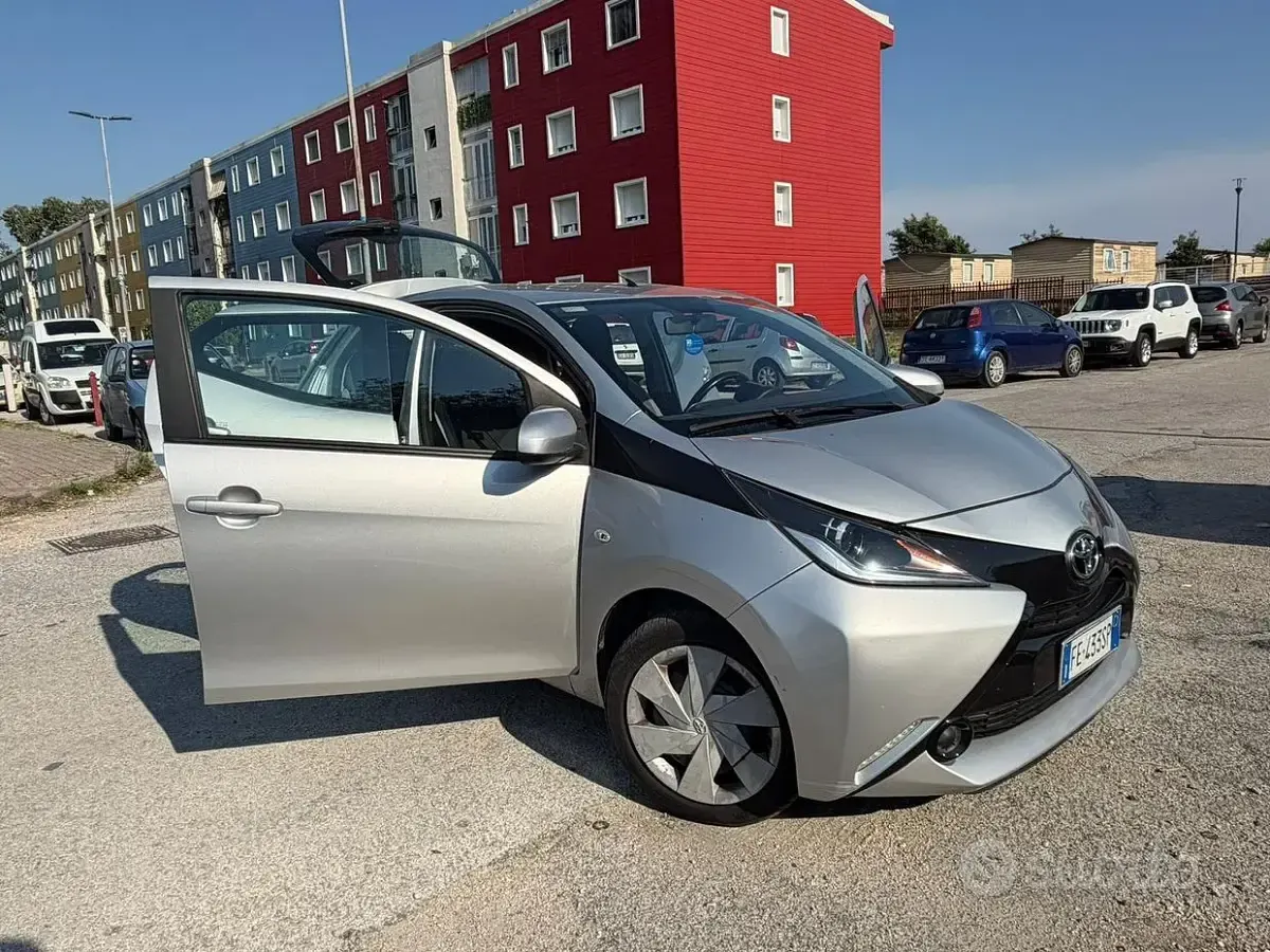 Usata Toyota Aygo 69 CV (50 kW) 2016 Grigio Utilitaria