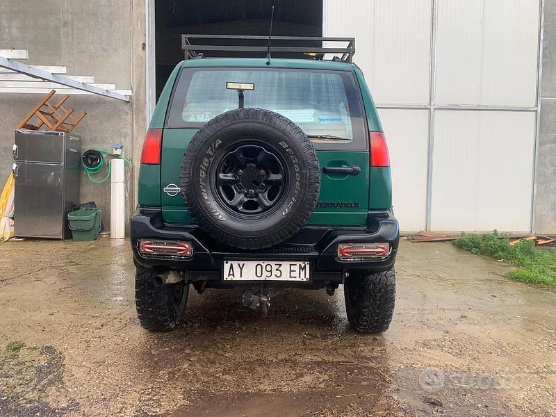 Usata Nissan Terrano 125 CV (91 kW) 1999 Verde SUV