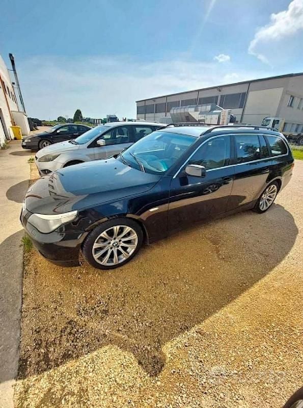 Usata BMW 525 Efficient Dynamics 197 CV (144 kW) 2007 Nero Station wagon