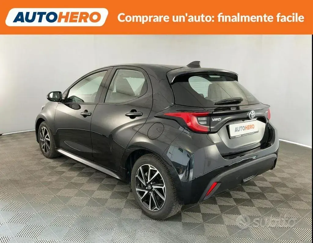 Usata Toyota Yaris Hybrid Trend 92 CV (67 kW) 2022 Nero Berlina