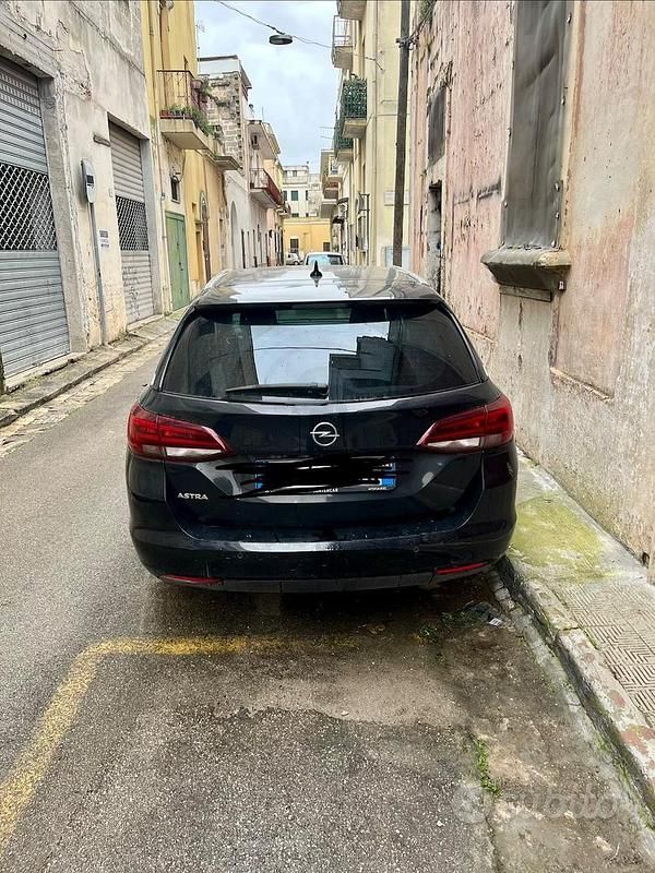 Usata Opel Astra Business Elegance 122 CV (89 kW) 2021 Nero Station wagon