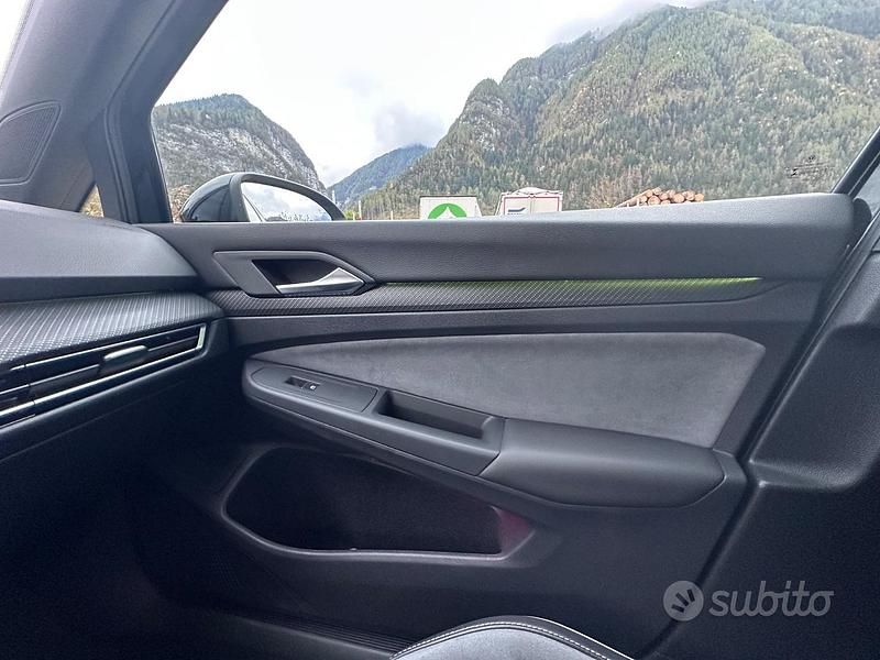 Usata VW Golf VIII R-line 150 CV (110 kW) 2022 Nero Berlina