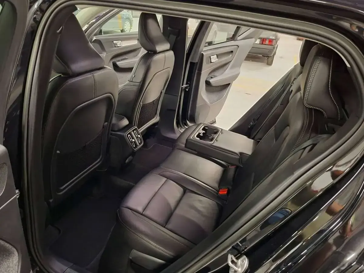 Usata Volvo XC40 Inscription 197 CV (144 kW) 2022 Onyx black SUV