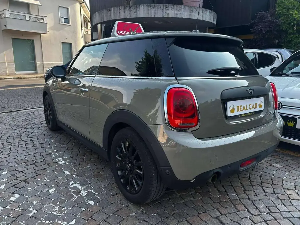 Usata Mini ONE 75 CV (55 kW) 2019 Emerald grey Utilitaria