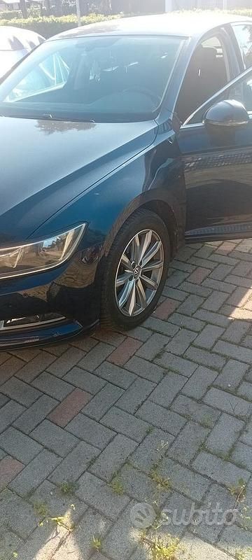 Usata VW Passat 150 CV (110 kW) 2015 Blu Berlina