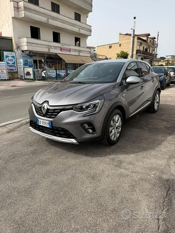 Usata Renault Captur Intens 101 CV (74 kW) 2022 Grigio SUV