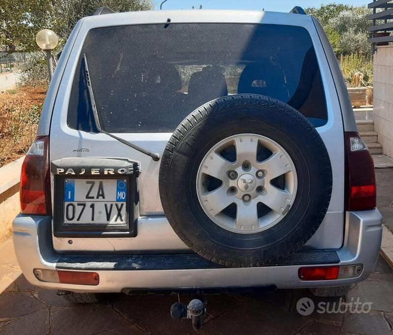 Usata Mitsubishi Pajero 160 CV (117 kW) 2004 Grigio SUV