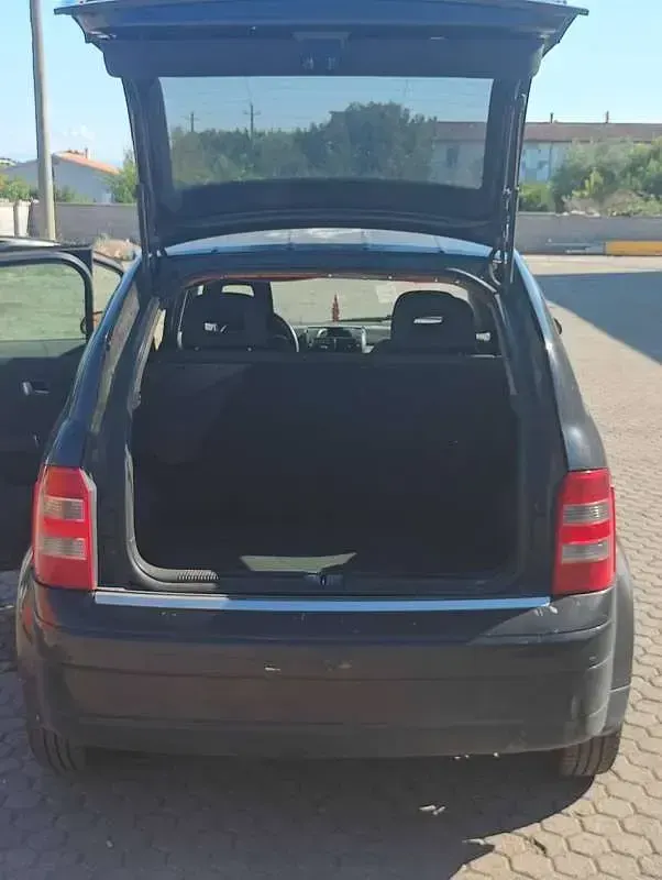 Usata Audi A2 Comfort 75 CV (55 kW) 2002 Nero Utilitaria