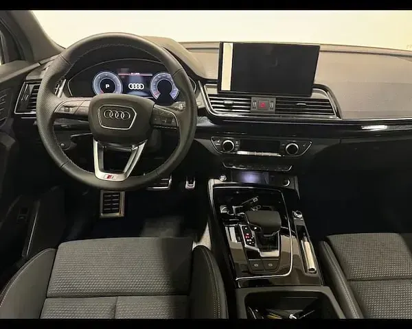 Usata Audi Q5 Sportback Ambiente 204 CV (150 kW) 2024 Grigio(met.) SUV