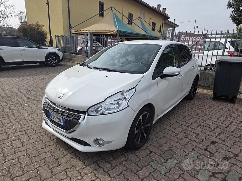 Usata Peugeot 208 Access 68 CV (50 kW) 2014 Bianco Utilitaria