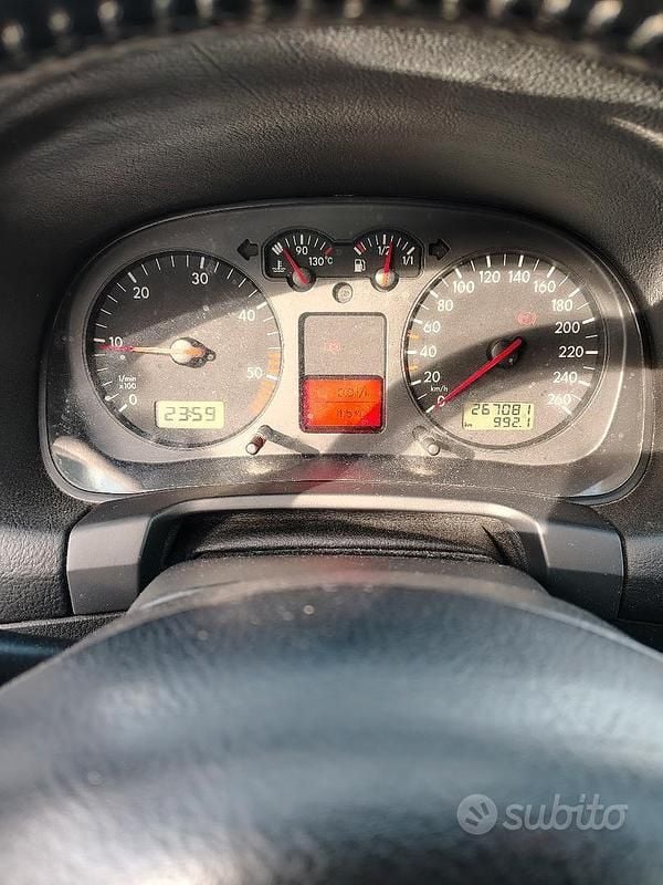 Usata VW Golf IV Highline 115 CV (84 kW) 2001 Grigio Berlina