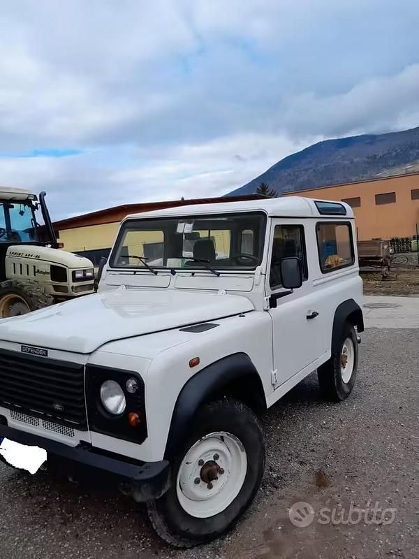 Usado Land Rover Defender 122 HP (89 kW) 2002 Branco Carrinha