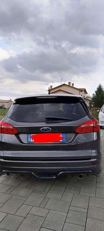Usata Ford Focus ST-Line 150 CV (110 kW) 2016 Grigio Station wagon