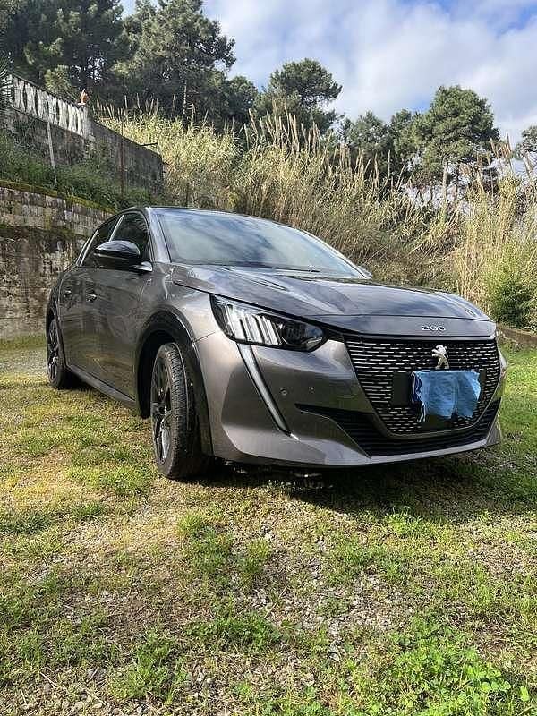 Usata Peugeot 208 GT 131 CV (96 kW) 2023 Utilitaria