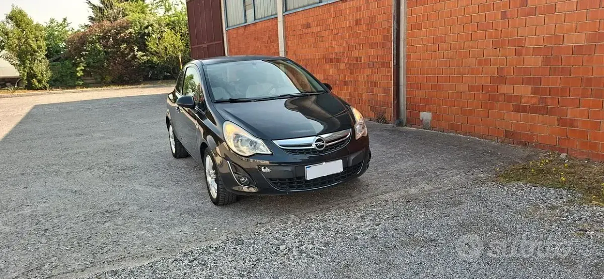 Usata Opel Corsa 86 CV (63 kW) 2012 Nero Utilitaria