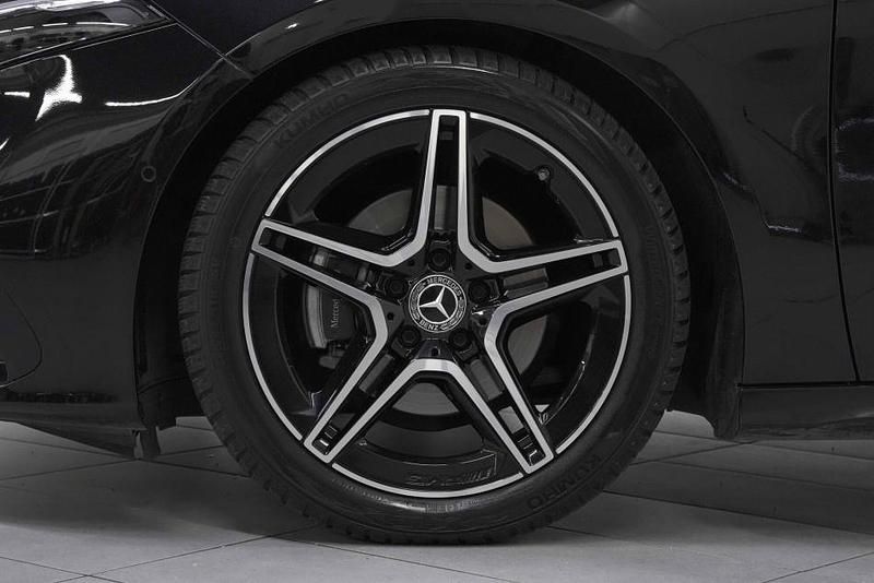 Usata Mercedes A180 AMG Line Premium Plus 116 CV (85 kW) 2023 Nero Utilitaria