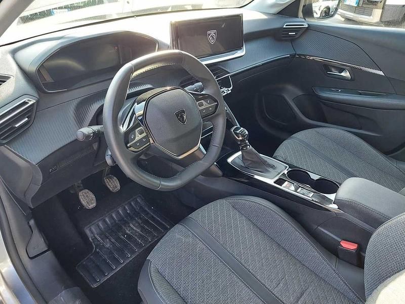 Usata Peugeot 208 Allure 101 CV (74 kW) 2025 Grigio Utilitaria