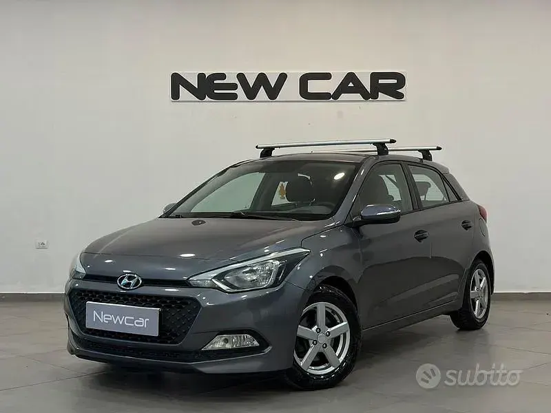 Usata Hyundai i20 Comfort 75 CV (55 kW) 2015 Grigio Berlina