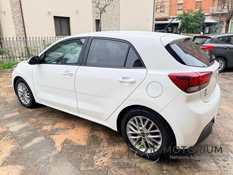 Usata Kia Rio 90 CV (66 kW) 2017 Bianco Berlina