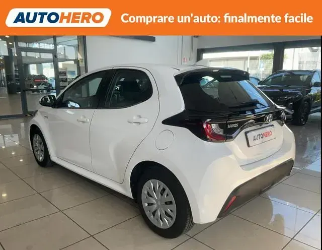Usata Toyota Yaris Active 116 CV (85 kW) 2020 Bianco Utilitaria