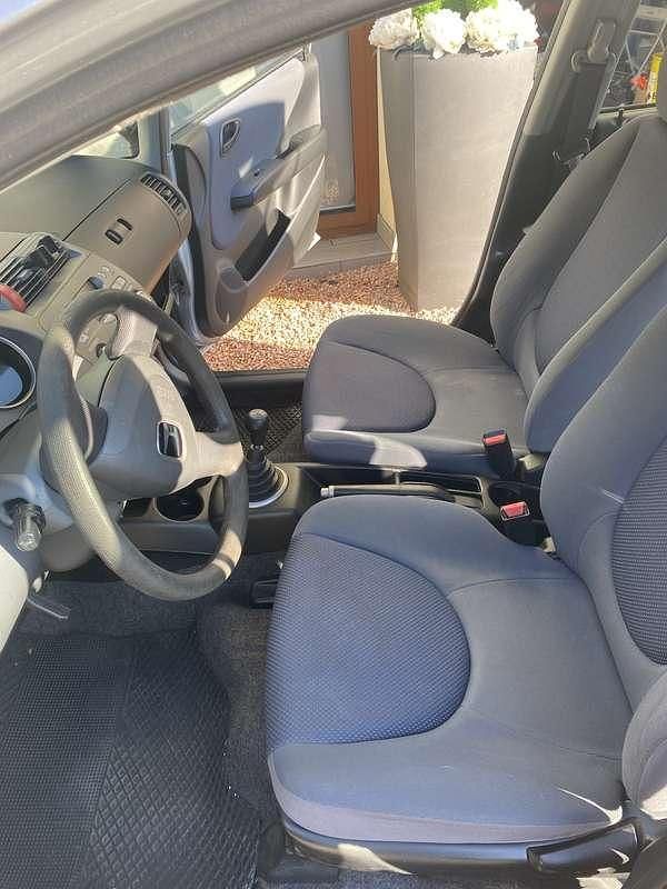 Usata Honda Jazz 77 CV (56 kW) 2003 Argento Utilitaria