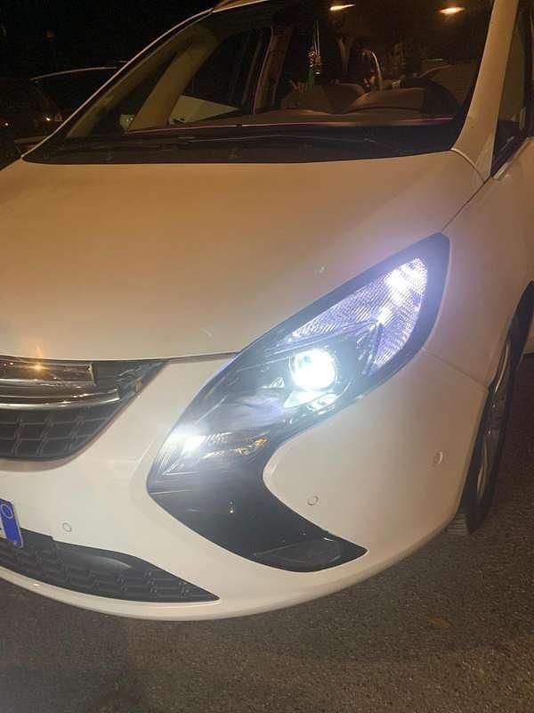 Bianco Usata 2013 Opel Zafira Tourer Cosmo Monovolume | 6800 € (Buon prezzo) - Immagine 1/4